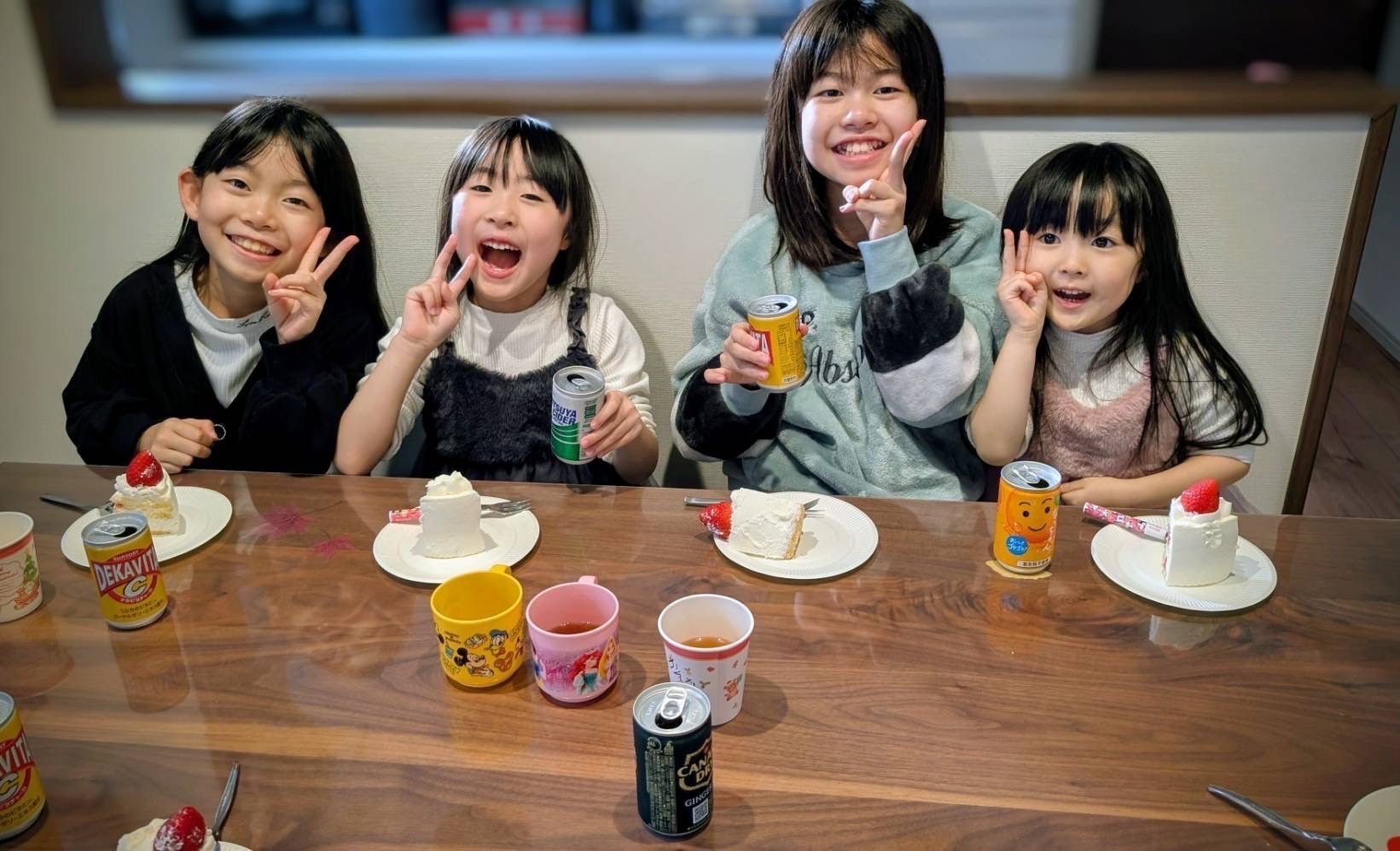 サンタさんが街にやってきた🎅♪ みんなでたべるともっと美味しいね